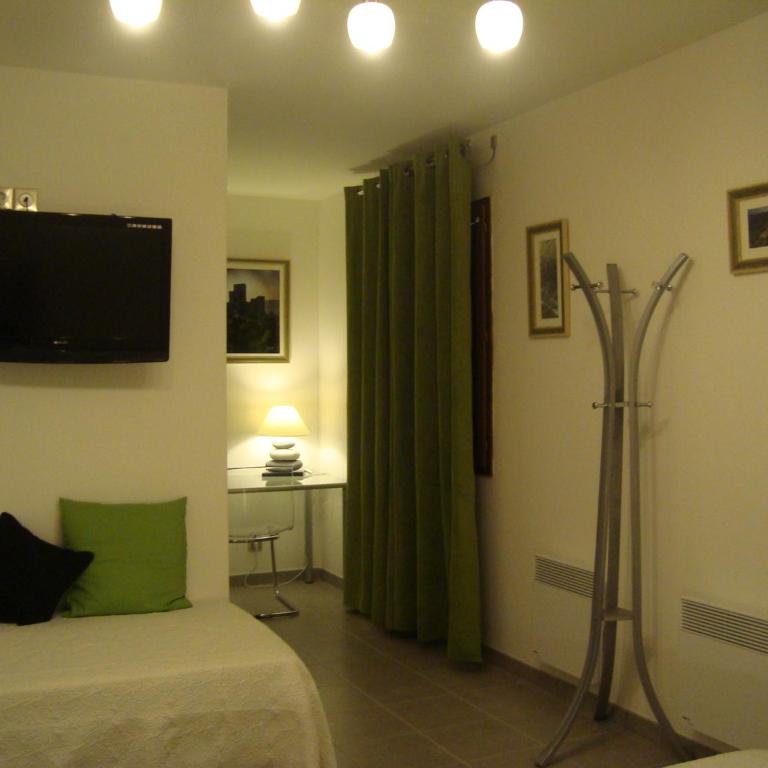 Chambres d'hôtes Les Palmiers de la Cité - Dreibettzimmer mit Dusche - 4