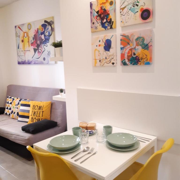The Yellow Corner Apartment - One-Bedroom Apartment - 5