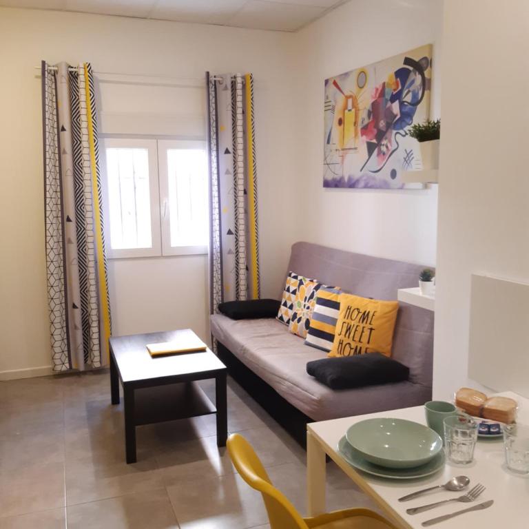 The Yellow Corner Apartment - One-Bedroom Apartment - 4