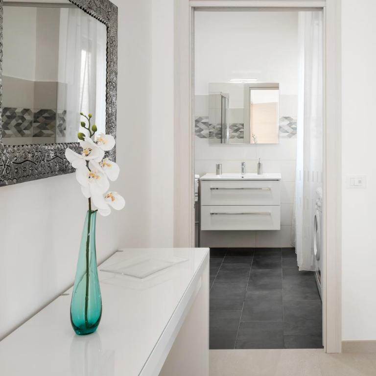 Civico40 Luminoso appartamento con balconi e garage privato - Two-Bedroom Apartment - 15