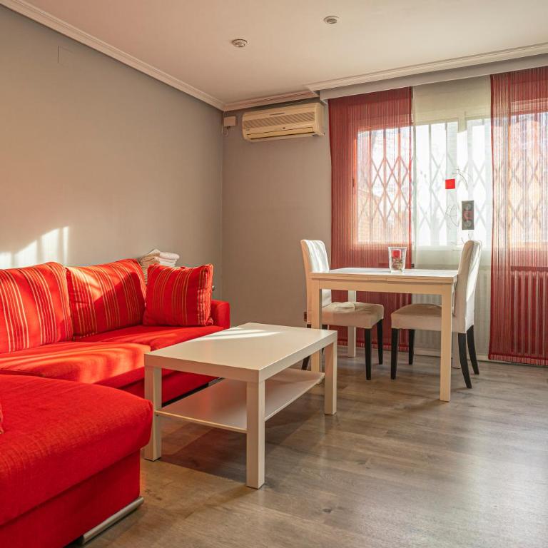 Bonito, Práctico y muy bien comunicado - Two-Bedroom Apartment - 7