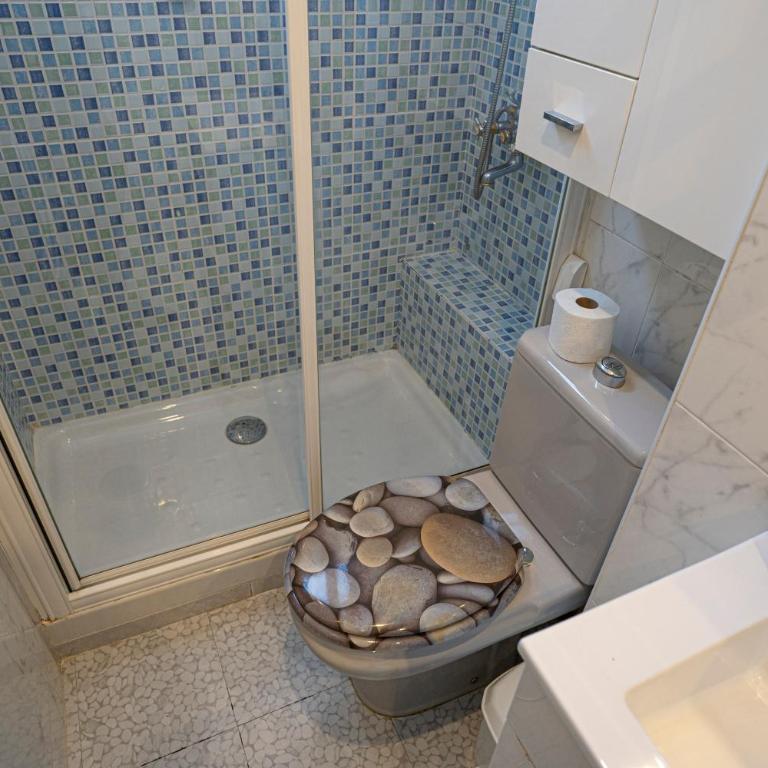 Bonito, Práctico y muy bien comunicado - Two-Bedroom Apartment - 36