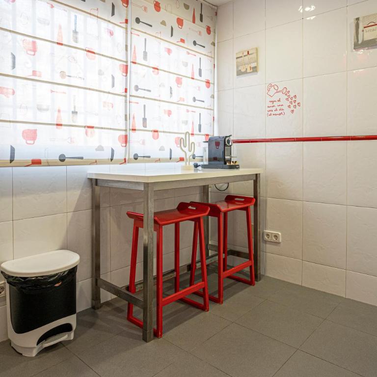 Bonito, Práctico y muy bien comunicado - Two-Bedroom Apartment - 27