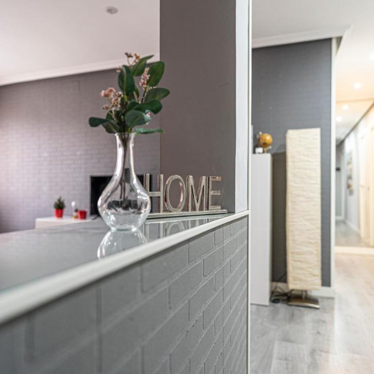 Bonito, Práctico y muy bien comunicado - Two-Bedroom Apartment - 2