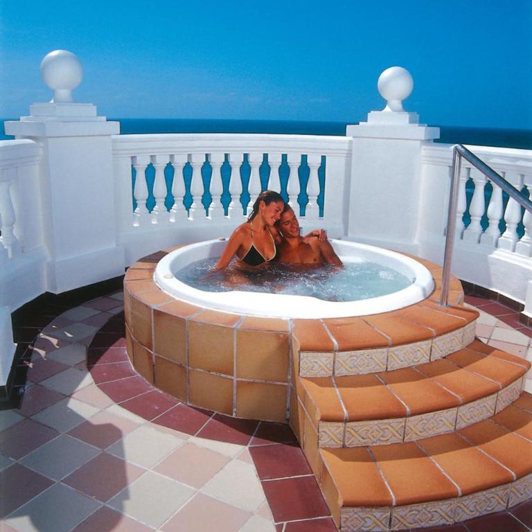 Riu Palace Las Americas - All Inclusive - Adults Only - Suite con bañera de hidromasaje y vistas al océano - 4