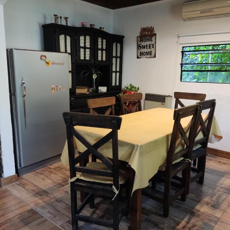 Casita Casa con parque, estacionamiento y pileta en Tigre - Casa de 2 dormitorios - 11
