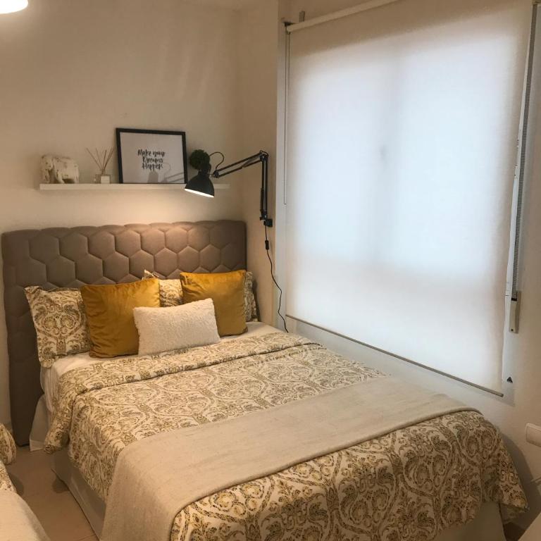 Designer's Flat - 3 Bdrm - Wifi - Best Location - Three-Bedroom Apartment - 17