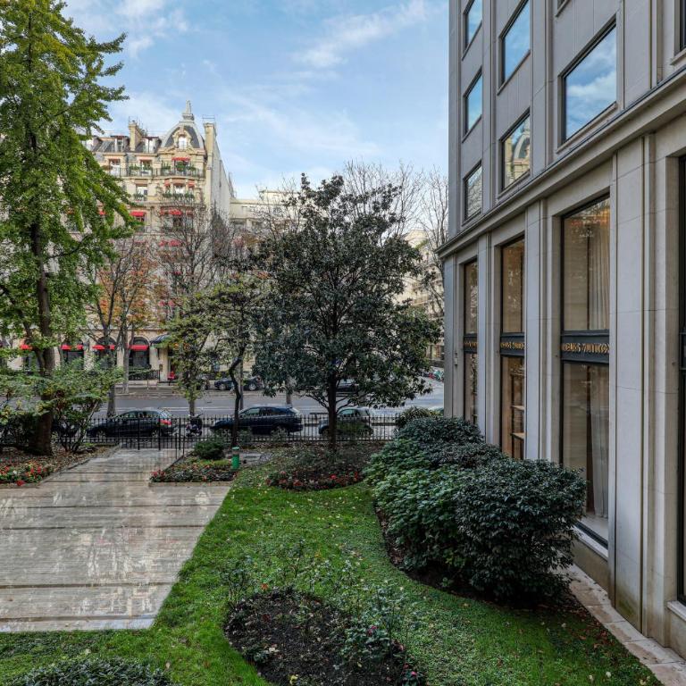Montaigne Executive Suite - Deluxe Apartment - 13