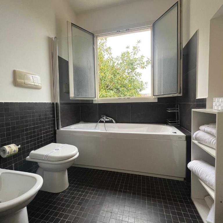 Horizon Suites - Suite King con 2 Camere da Letto e Vasca Idromassaggio - 9