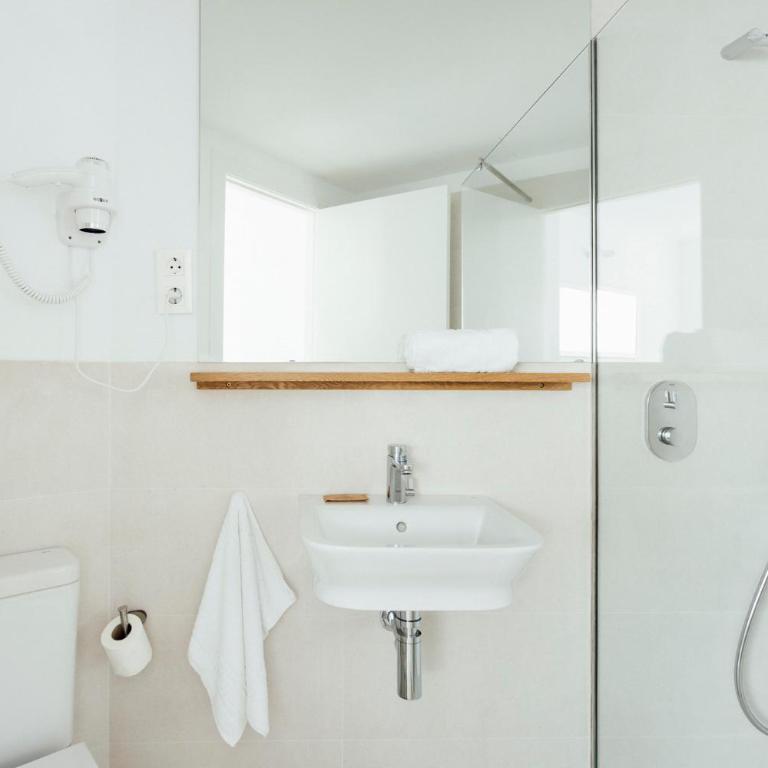 Casa Jam Barcelona - Double or Twin Room with Private Bathroom - 6