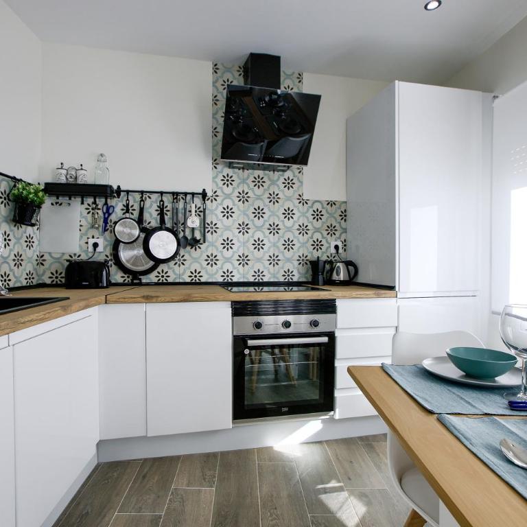 CASA MARMEL Plaza Castilla - Two-Bedroom Apartment - 9