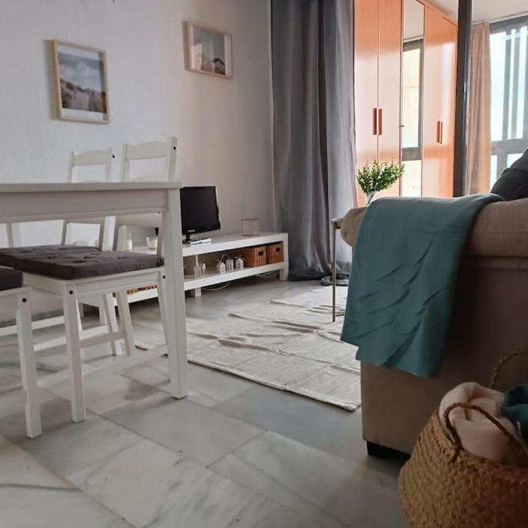 Apto con piscina y vistas al mar - One-Bedroom Apartment - 5