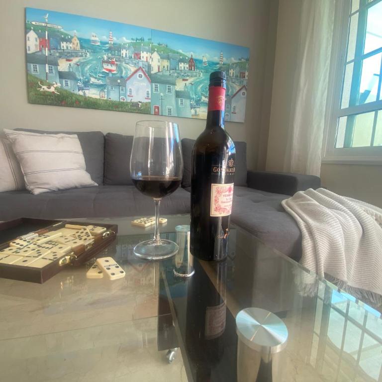 New renovated family home above swimming pool - Apartment - 9