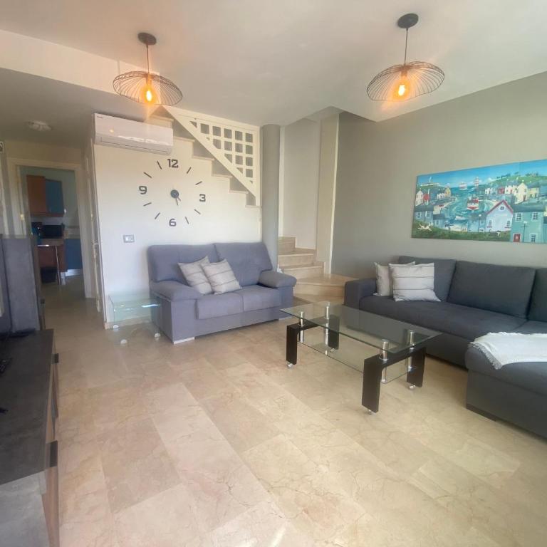 New renovated family home above swimming pool - Apartment - 8