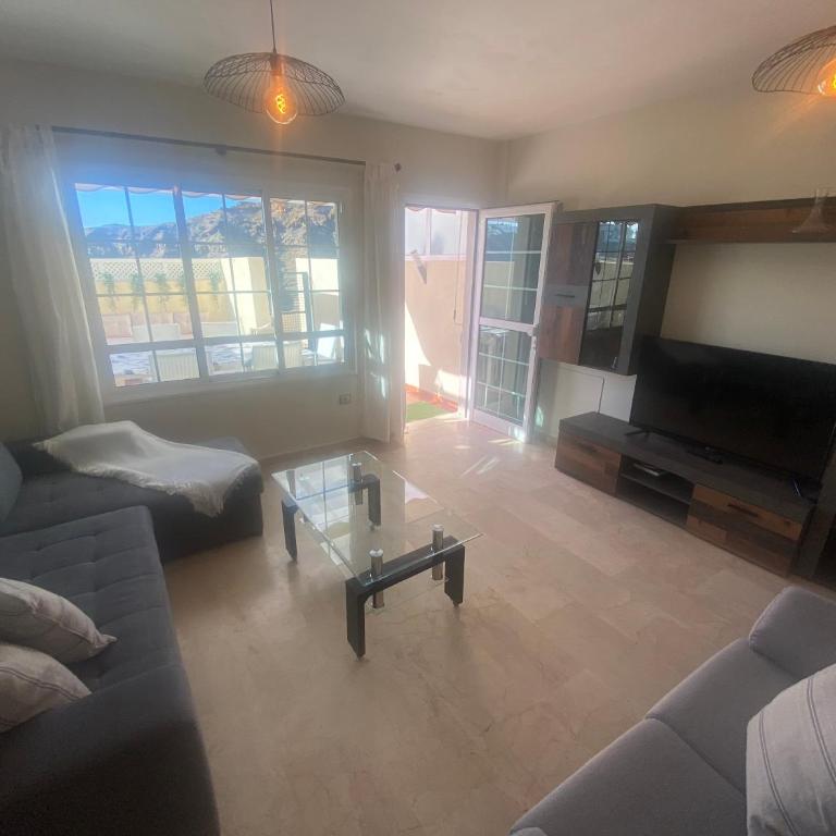 New renovated family home above swimming pool - Apartment - 10