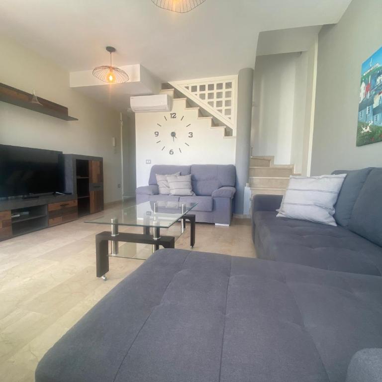 New renovated family home above swimming pool - Apartment - 7