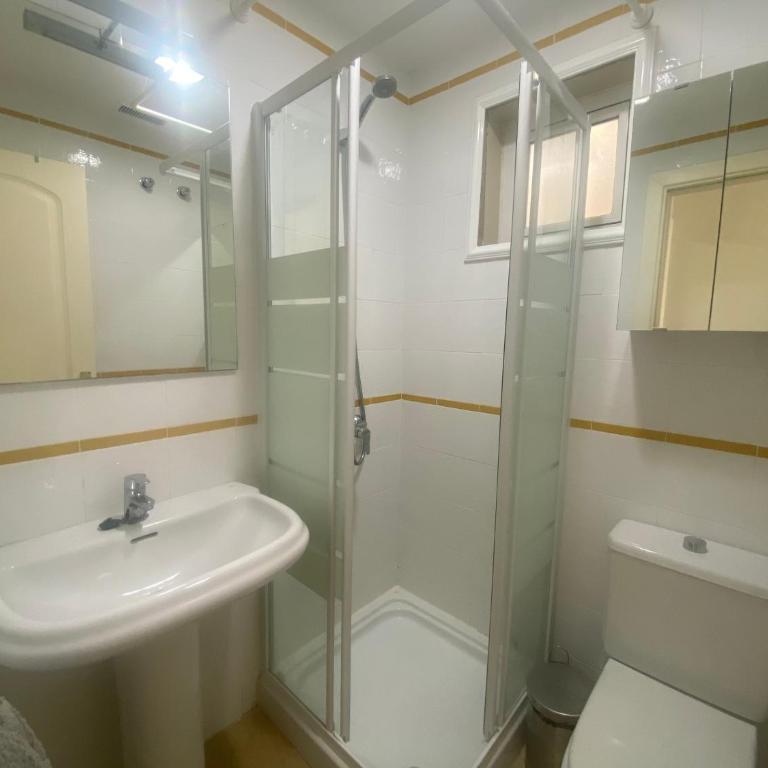 New renovated family home above swimming pool - Apartment - 13