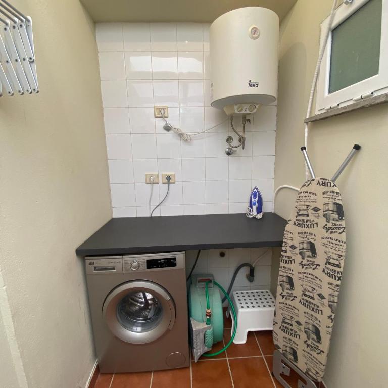 New renovated family home above swimming pool - Apartment - 18