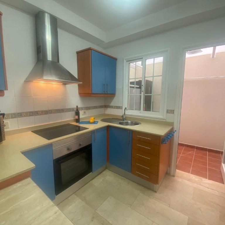 New renovated family home above swimming pool - Apartment - 17