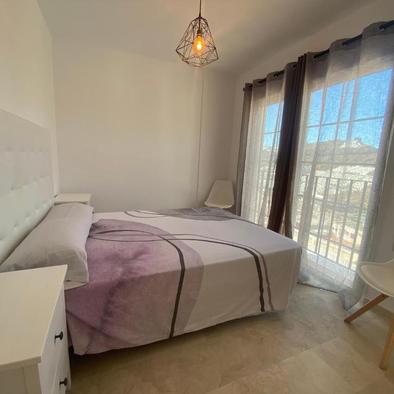 New renovated family home above swimming pool - Apartment - 24