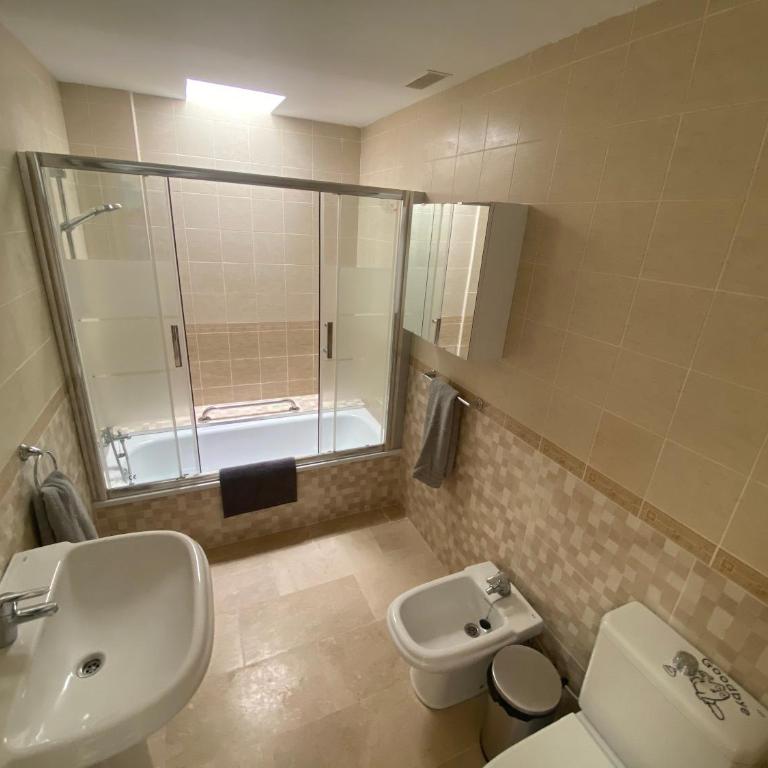 New renovated family home above swimming pool - Apartment - 28