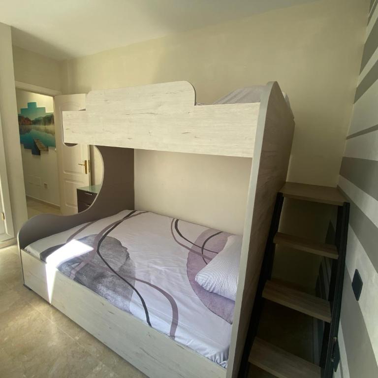 New renovated family home above swimming pool - Apartment - 33