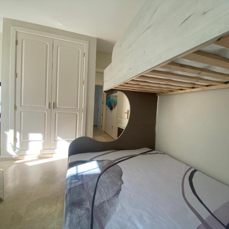 New renovated family home above swimming pool - Apartment - 31