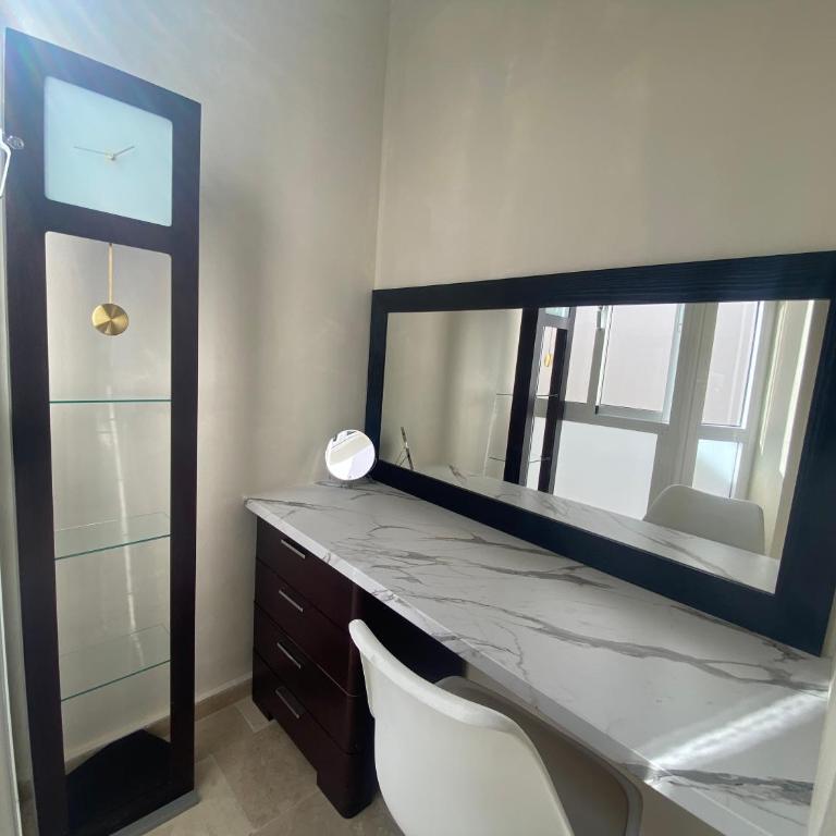 New renovated family home above swimming pool - Apartment - 50
