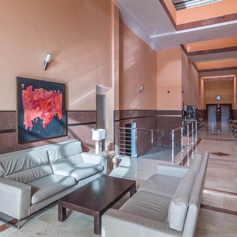 New renovated family home above swimming pool - Apartment - 53