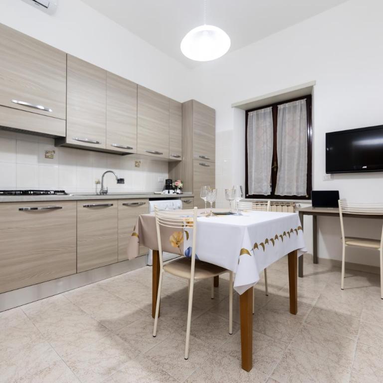 Diana Home - Appartamento con 2 Camere da Letto - 9