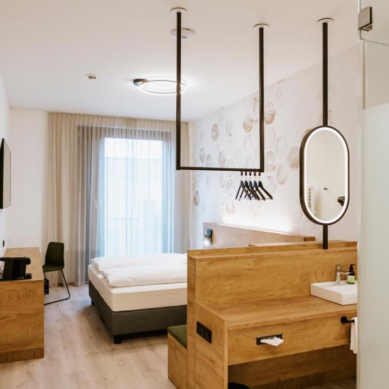 BEE GREEN Linz Self-Check-in-Hotel - Doppelzimmer - 1