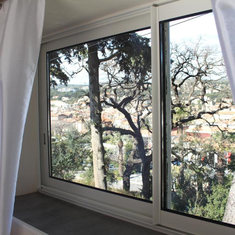 Hôtel Eden Cassis - centre-ville- piscine chauffée, jacuzzi et sauna - parking privé - Chambre Lit King-Size - 4