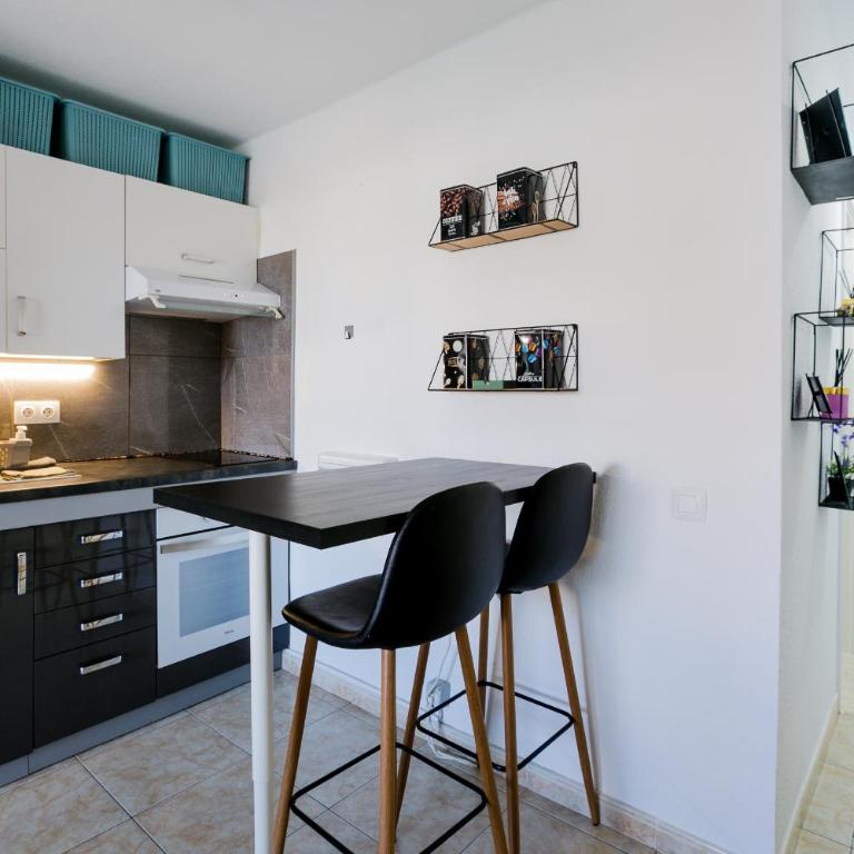 The BlueBird - One-Bedroom Apartment - 21