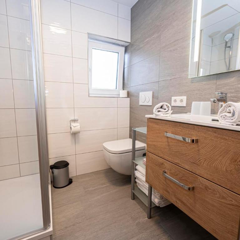 Alphirt Ferienwohnungen - Apartment mit Bergblick - 9 - 4