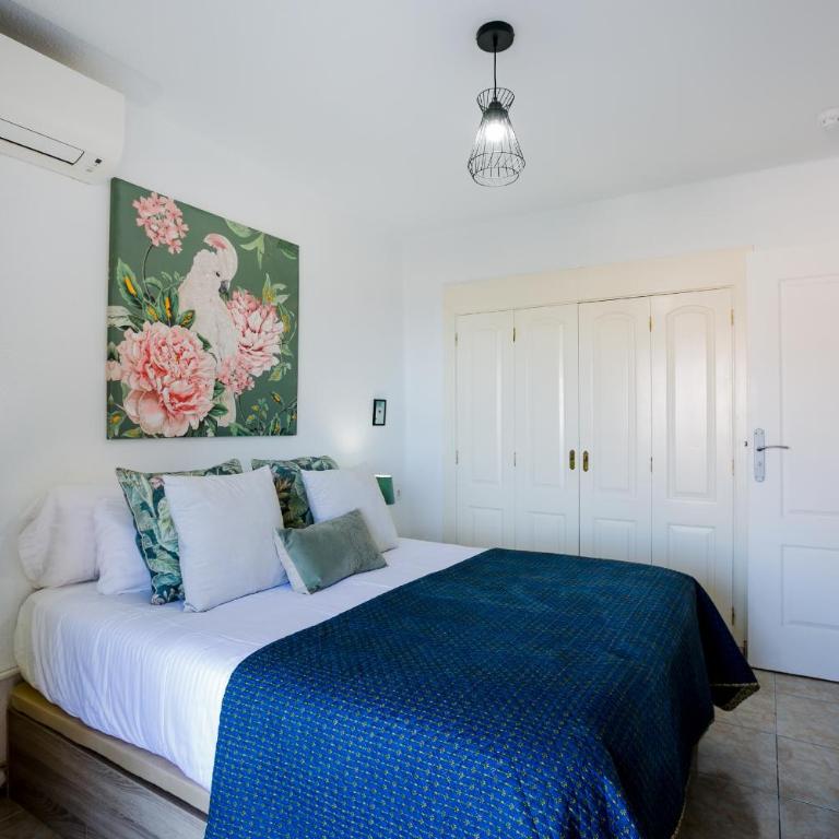 The BlueBird - One-Bedroom Apartment - 15