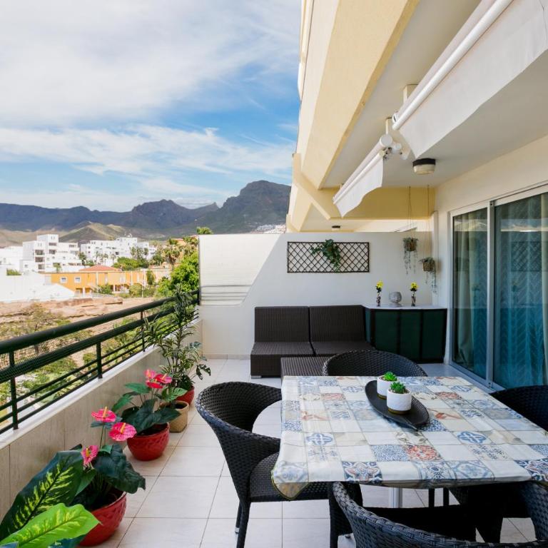 The BlueBird - One-Bedroom Apartment - 9