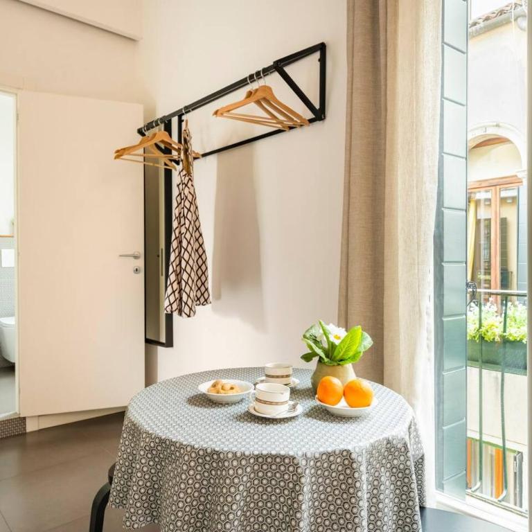 Hinc Domus - Venezia - Camera Matrimoniale con Balcone - 50