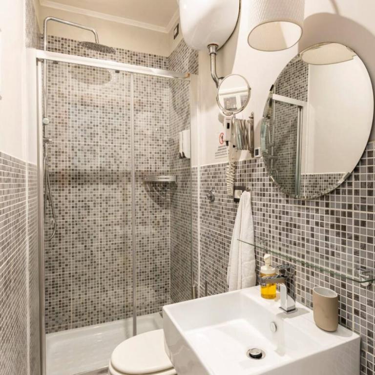 Domus Ferruccio - Camera Matrimoniale con Bagno Privato - 3