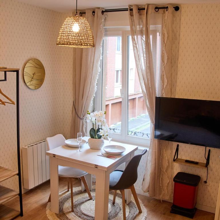 STUDIO EXOTIC - PROCHE GARE - WiFi - NETFLIX - Appartamento con 1 Camera da Letto - 1