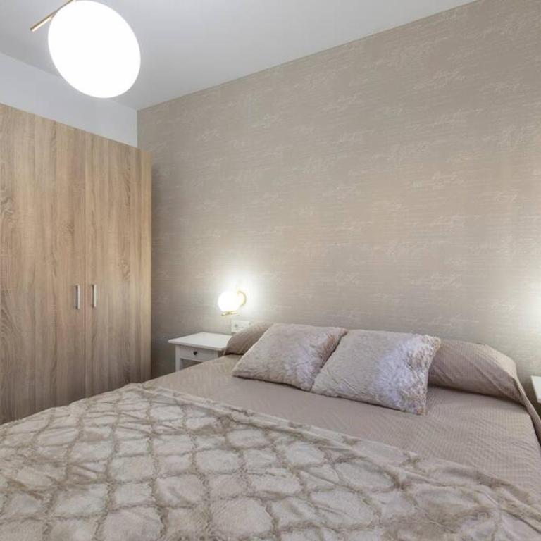 Neptuno Deluxe - Three-Bedroom Apartment - 2