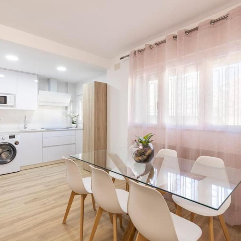 Neptuno Deluxe - Three-Bedroom Apartment - 11