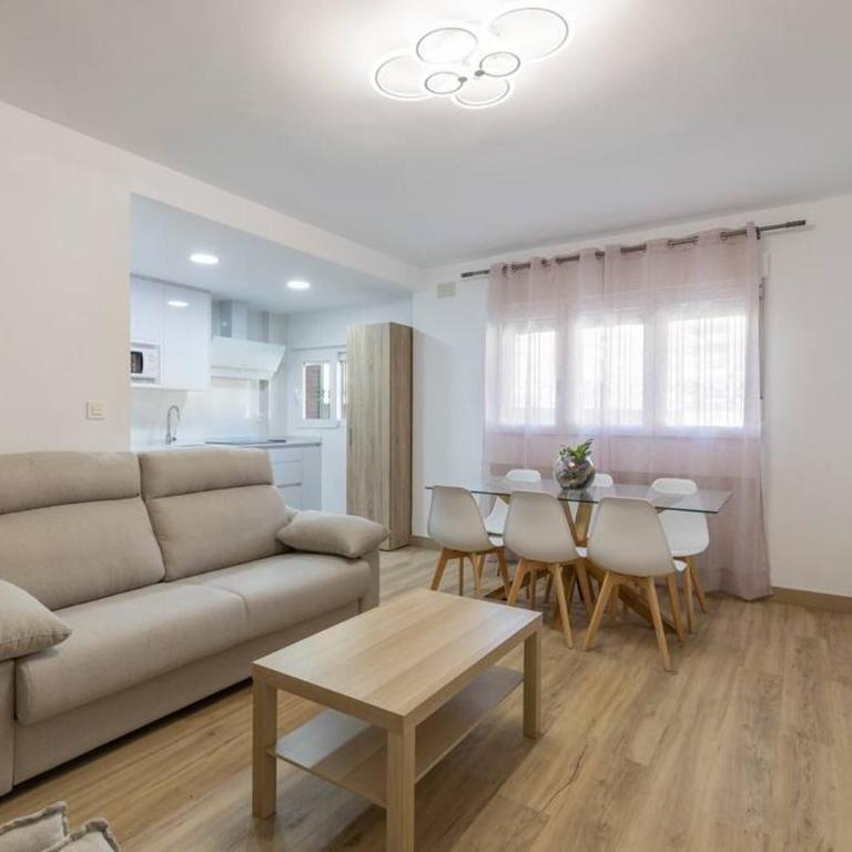 Neptuno Deluxe - Three-Bedroom Apartment - 14