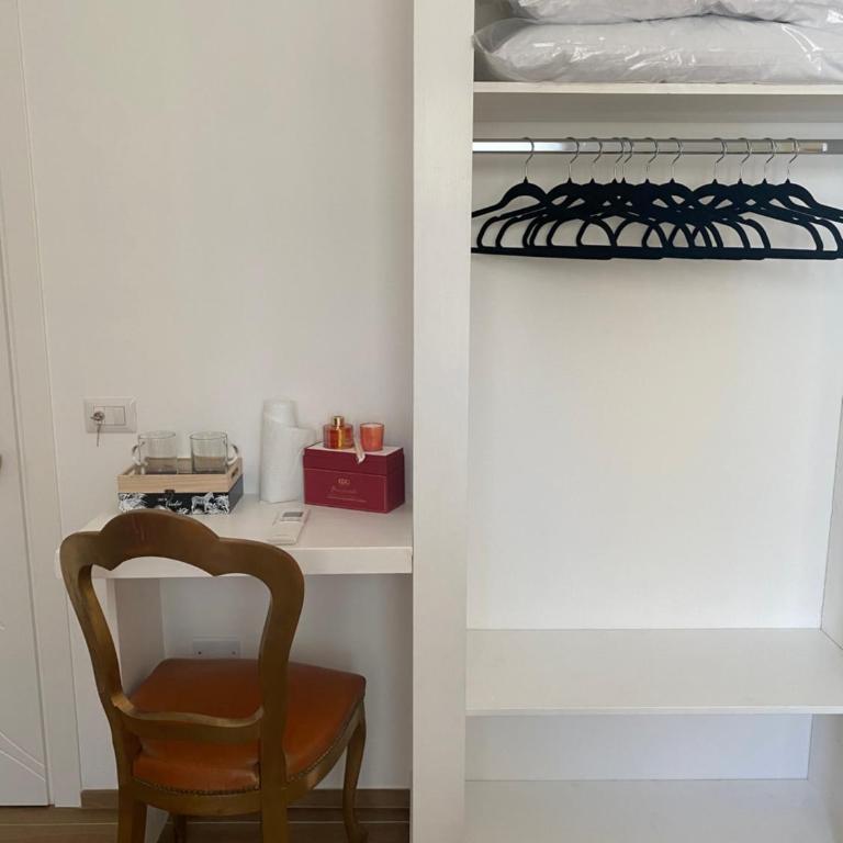 Ludo’s Rooms - Triple Room with Private Bathroom - 5