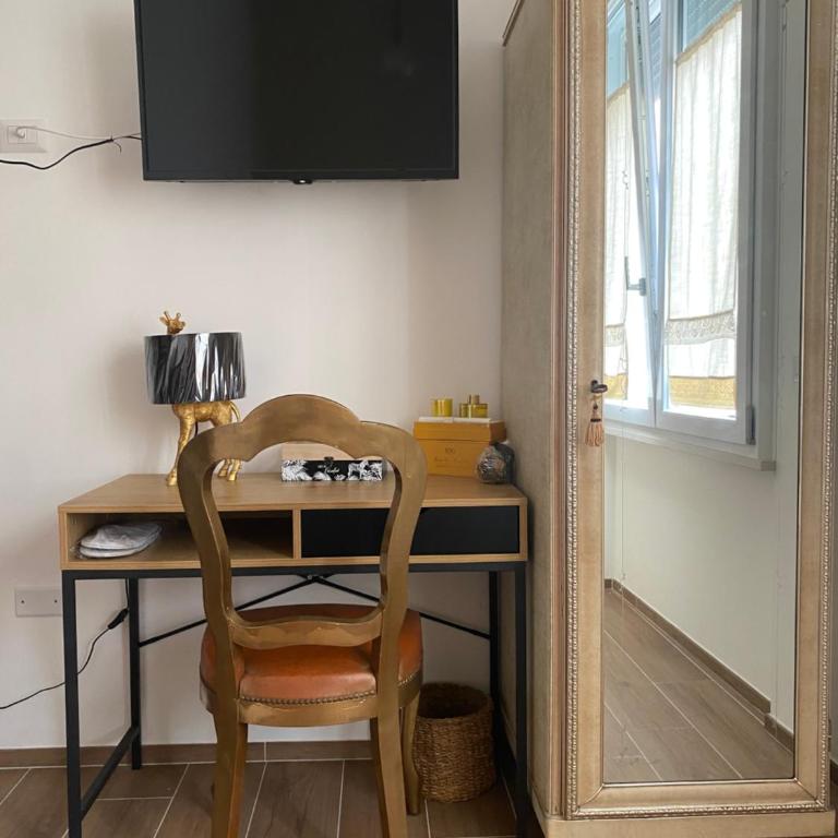 Ludo’s Rooms - Single Room with Private Bathroom - 4