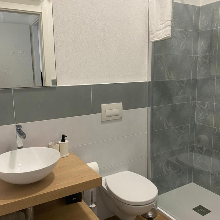 Ludo’s Rooms - Single Room with Private Bathroom - 5