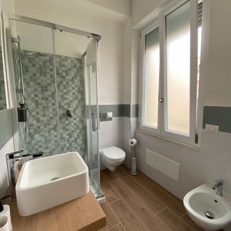 Ludo’s Rooms - Double Room with Private Bathroom - 3