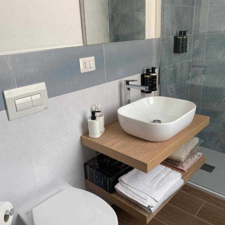 Ludo’s Rooms - Triple Room with Private Bathroom - 4