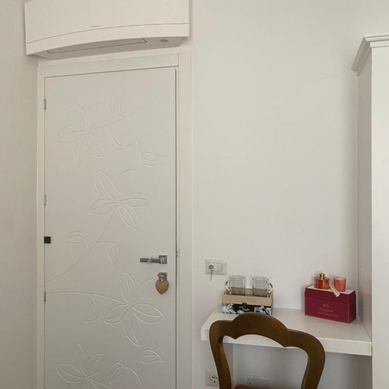 Ludo’s Rooms - Triple Room with Private Bathroom - 2