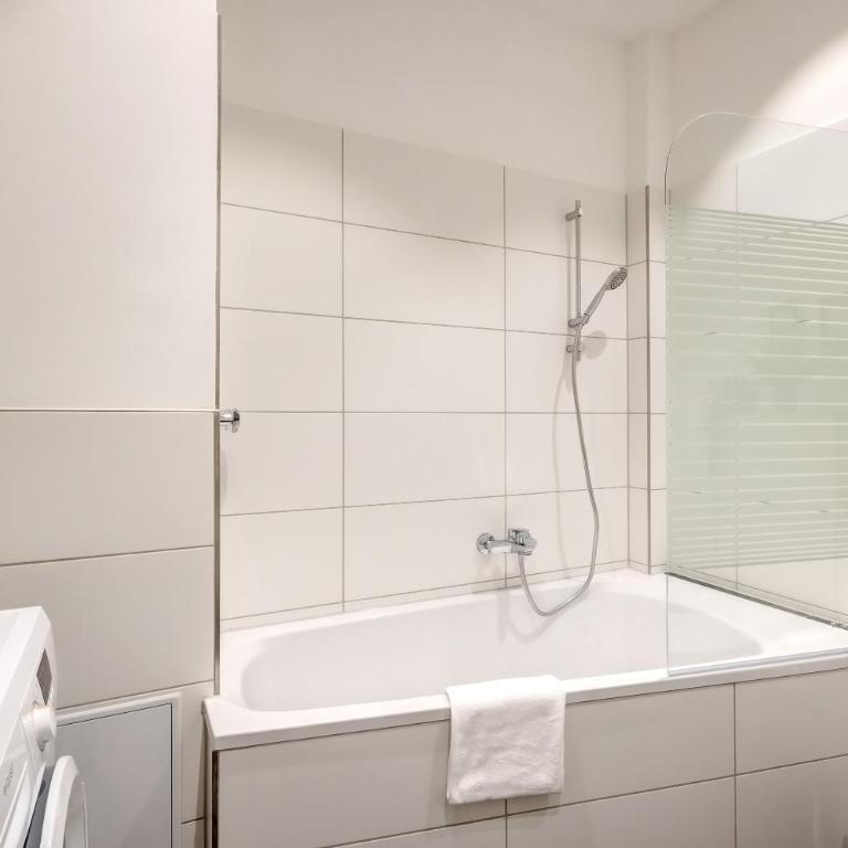 Kaza Guesthouse, centrally located 2 & 3 bedroom Apartments in Augsburg - Apartment mit 2 Schlafzimmern - 25