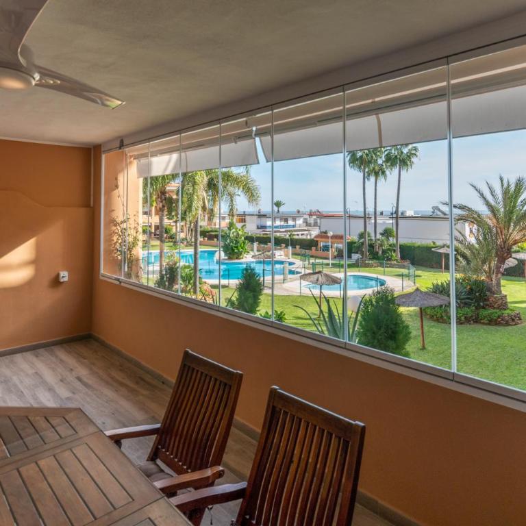 Beachside Paradise: Stylish 3BR apt near the beach - Apartamento de 3 dormitorios - 3